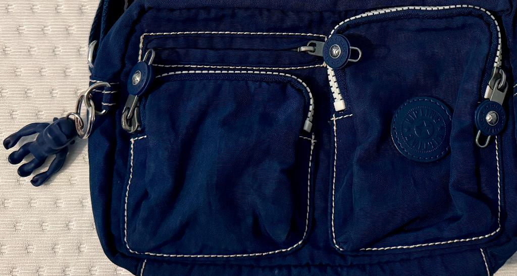 Superleuke Kipling tas - blauw met witte stiksels, Verzenden, Gebruikt, Blauw, Schoudertasje