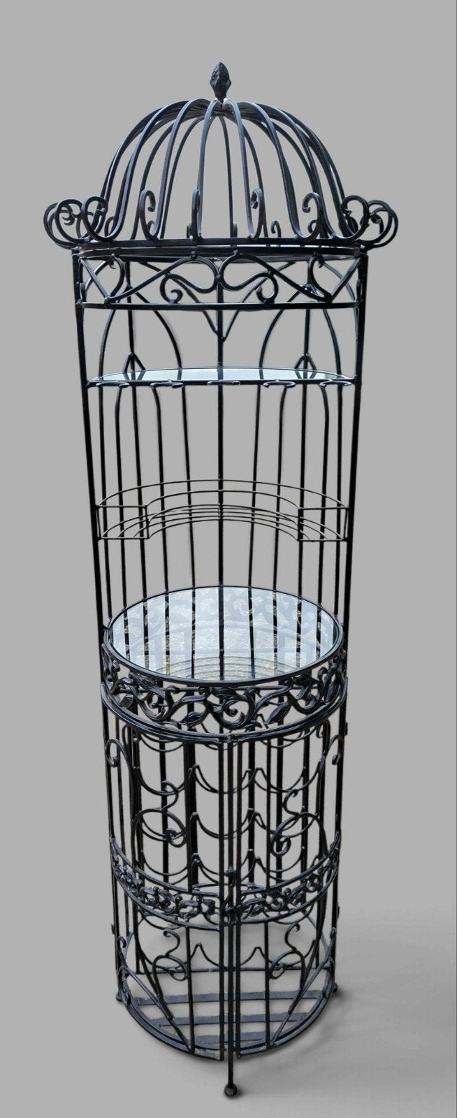 Klassieke metalen wijnrek afm: 50cm rond en 160cm hoog., Ophalen of Verzenden, Metaal