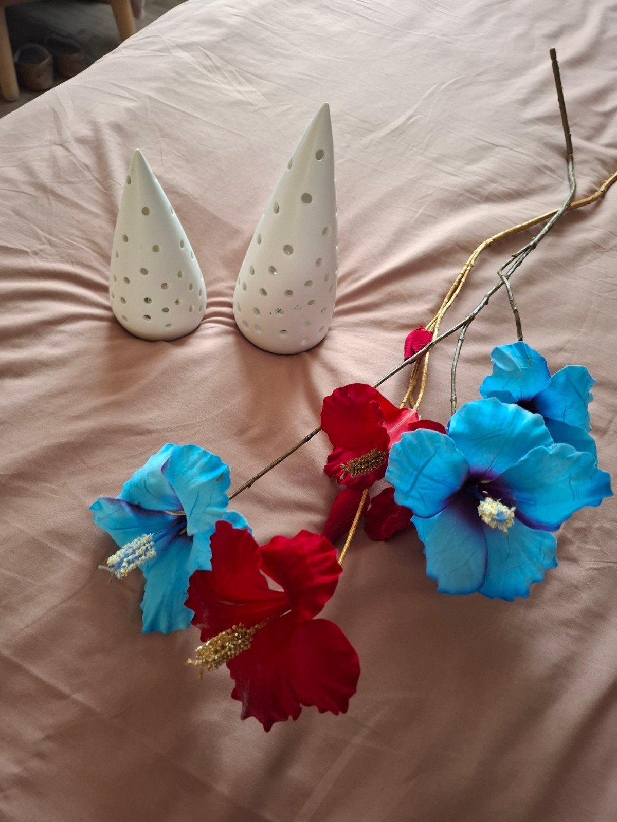 Keramieken kegels met verlichting en Country Fields bloemen, Ophalen of Verzenden, Nieuw, Meerkleurig, Steen/keramiek