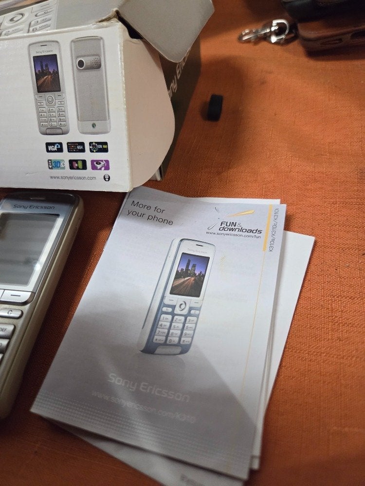 sony ericsson telefoon in doos, Ophalen of Verzenden, 'T Olde Gre-j, Info@toldegrej.nl, Endepoelstraat 20f Didam