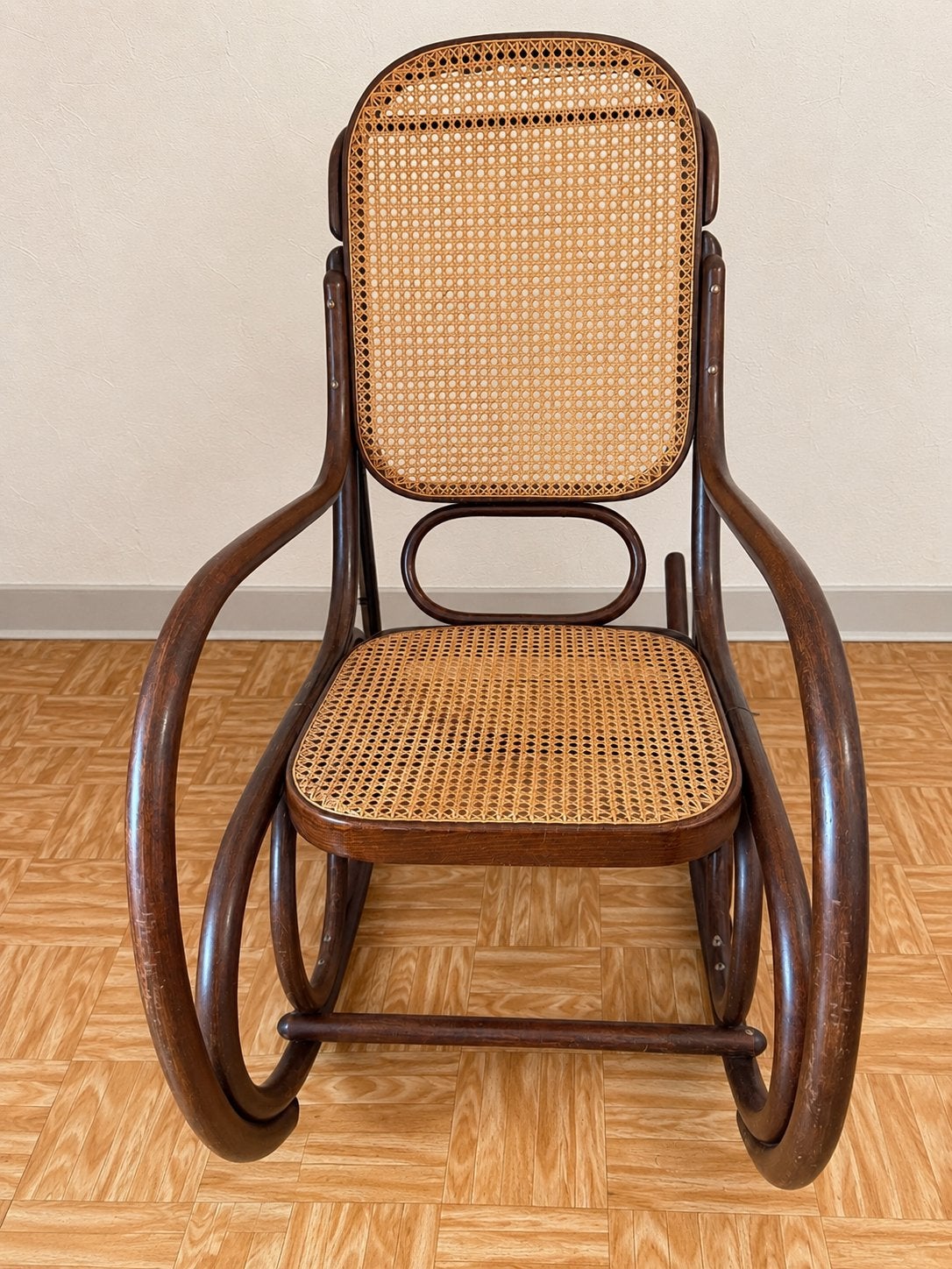 Antieke Thonet Schommelstoel met Rotan Zitting, Ophalen