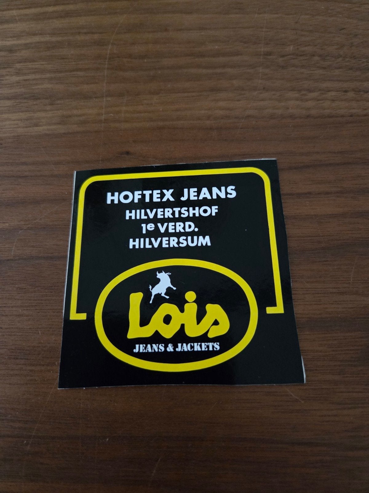 12090 Vintage Lois Jeans Sticker - Hoftax Jeans Hilversum, Verzamelen, Ophalen of Verzenden, Zo goed als nieuw, Merk