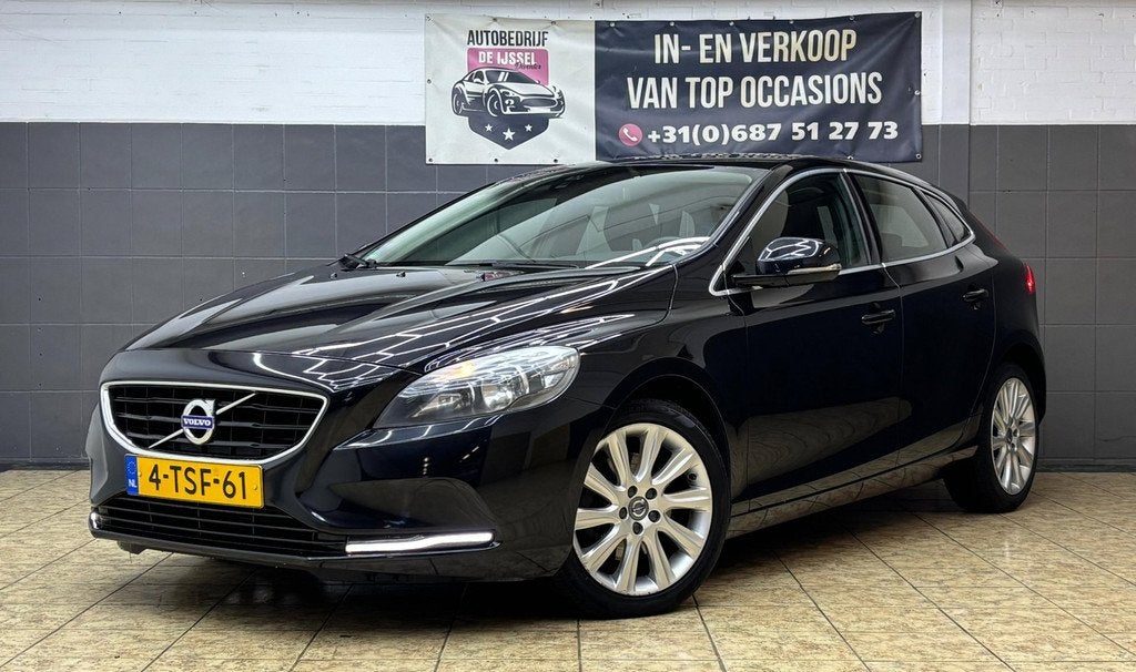Volvo V40 1.6 T3 Momentum /1STE EIGEN/ DEALER O.H/ RIJKLAAR, Auto's, Volvo, Voorwielaandrijving, Gebruikt, Zwart, 4 cilinders