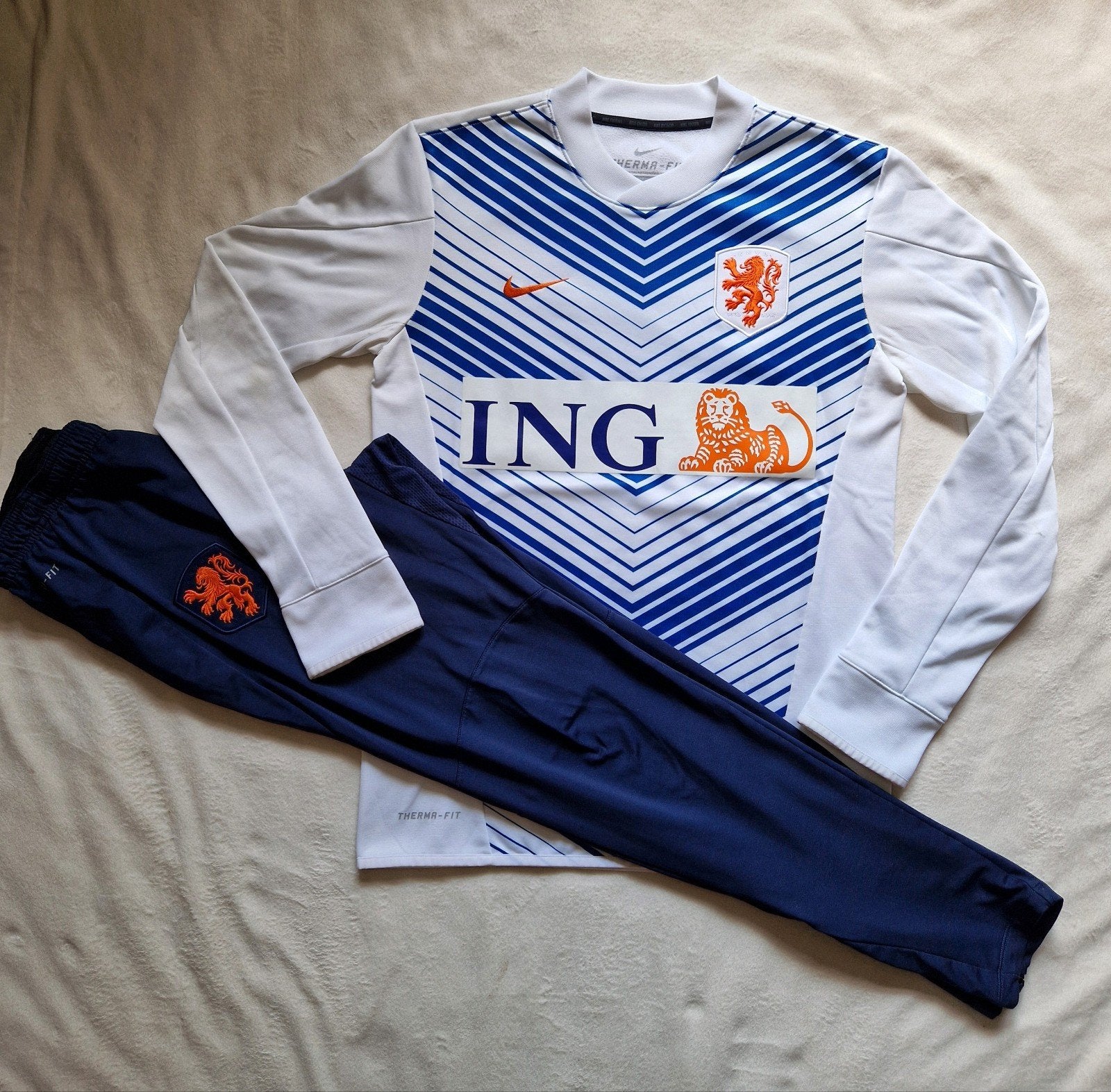 Nederlands elftal pre match KNVB Oranje shirt + broek, Kleding | Heren, Sportkleding, Maat 48/50 (M), Nike, Oranje, Ophalen of Verzenden