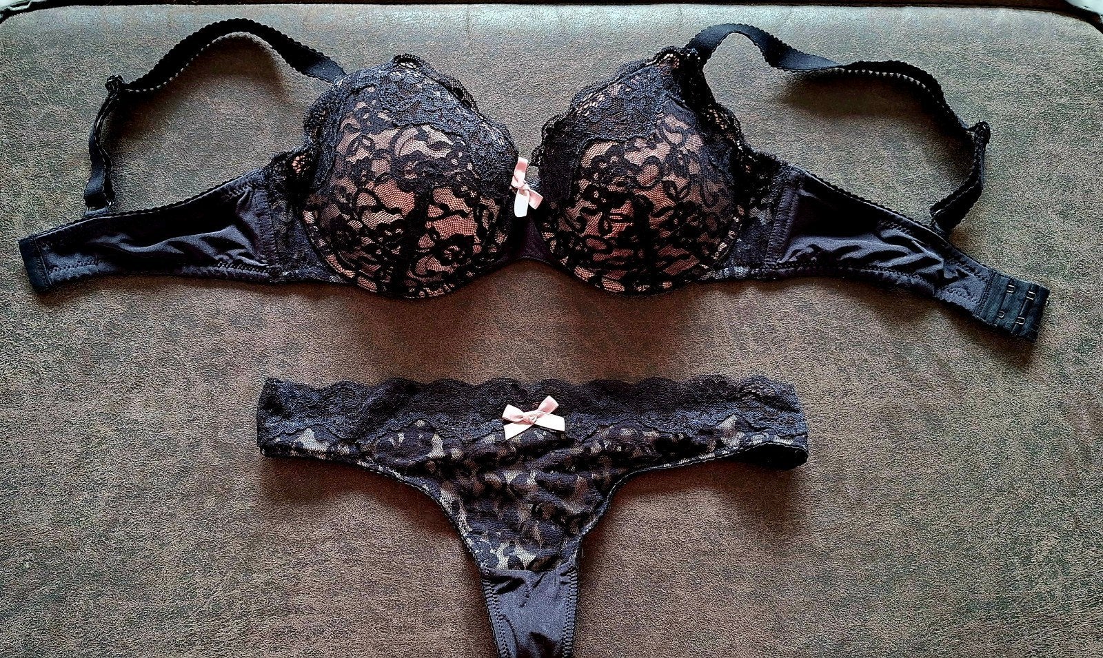 Sexy setje zwart/rose BH maat 75D en string maat M, Verzenden, Zwart