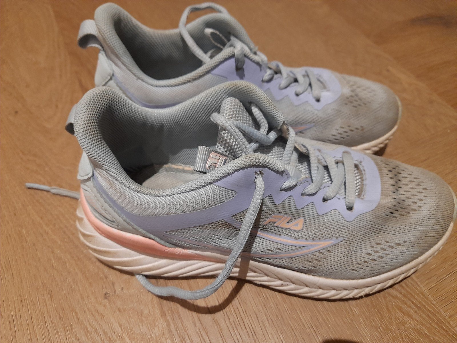 Bijna gratis gebruikte Fila Kinder schoenen 35 valt klein, Overige merken, Gebruikt, Hardloopschoenen, Ophalen of Verzenden