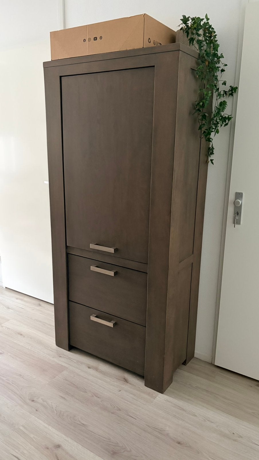 Houten kast te koop 180x84,5x43,5, Ophalen, Zo goed als nieuw