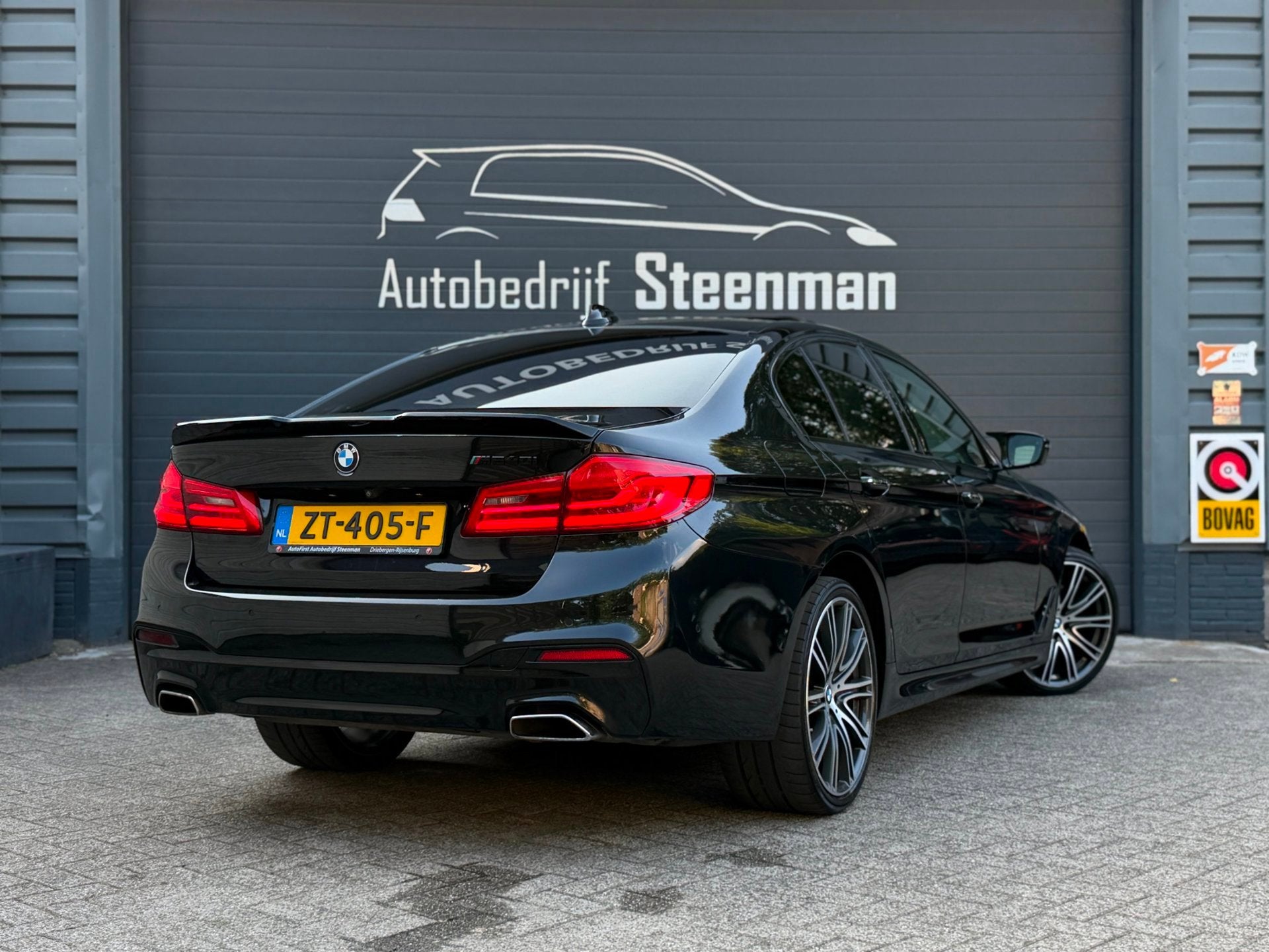 BMW 5-serie 540i xDrive High Executive | Pano | 360 | HUD, Auto's, BMW, Automaat, Gebruikt, Zwart, Bedrijf