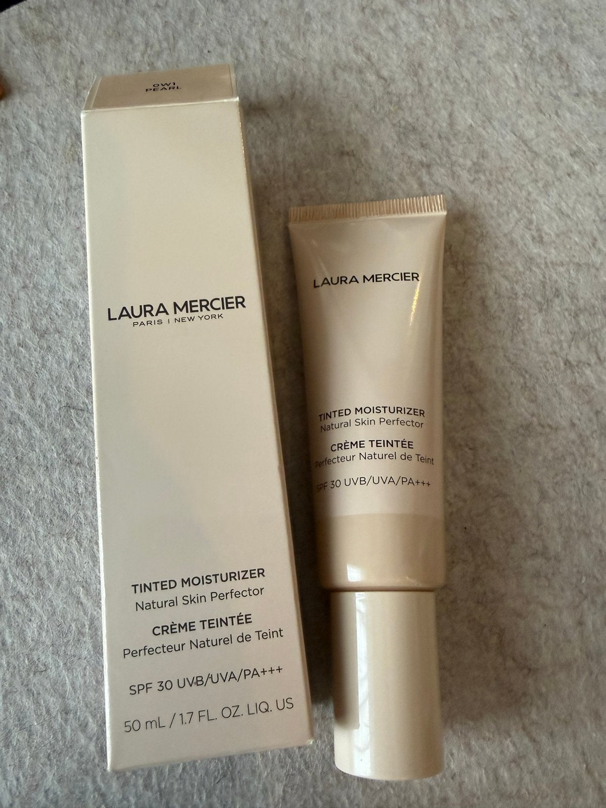Laura Mercier Tinted Moisturizer 0W1 Pearl, Gebruikt, Overige kleuren, Make-up, Verzenden