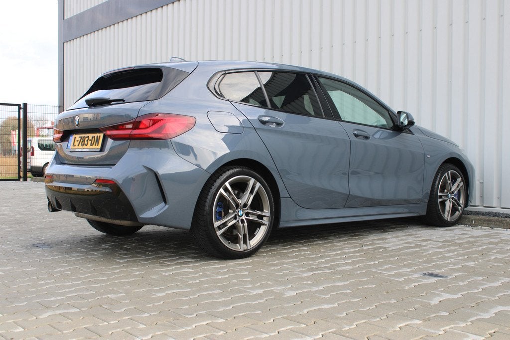 BMW 1-serie 118i High Executive M-sport | Incl. 12 maanden g, Auto's, BMW, 12 maanden, 136 pk, Gebruikt, Alcantara