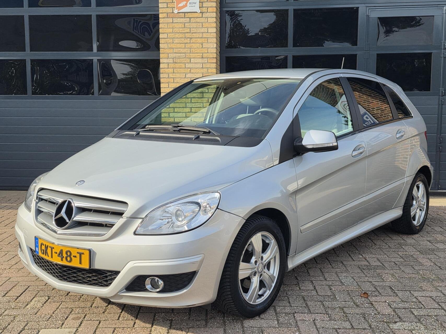 Mercedes B-klasse 180 Business Class | Trekhaak | Stoelverwa, Auto's, Gebruikt, 4 cilinders, Automatische klimaatregeling, Euro 4