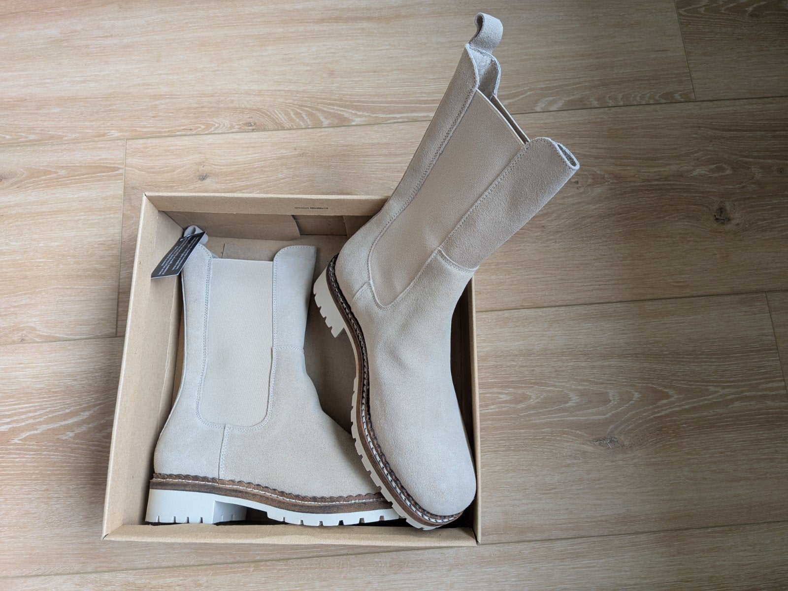 Tango Chelsea boots beige suède - Maat 40, Kleding | Dames, Tango, Beige, Lage of Enkellaarzen, Nieuw