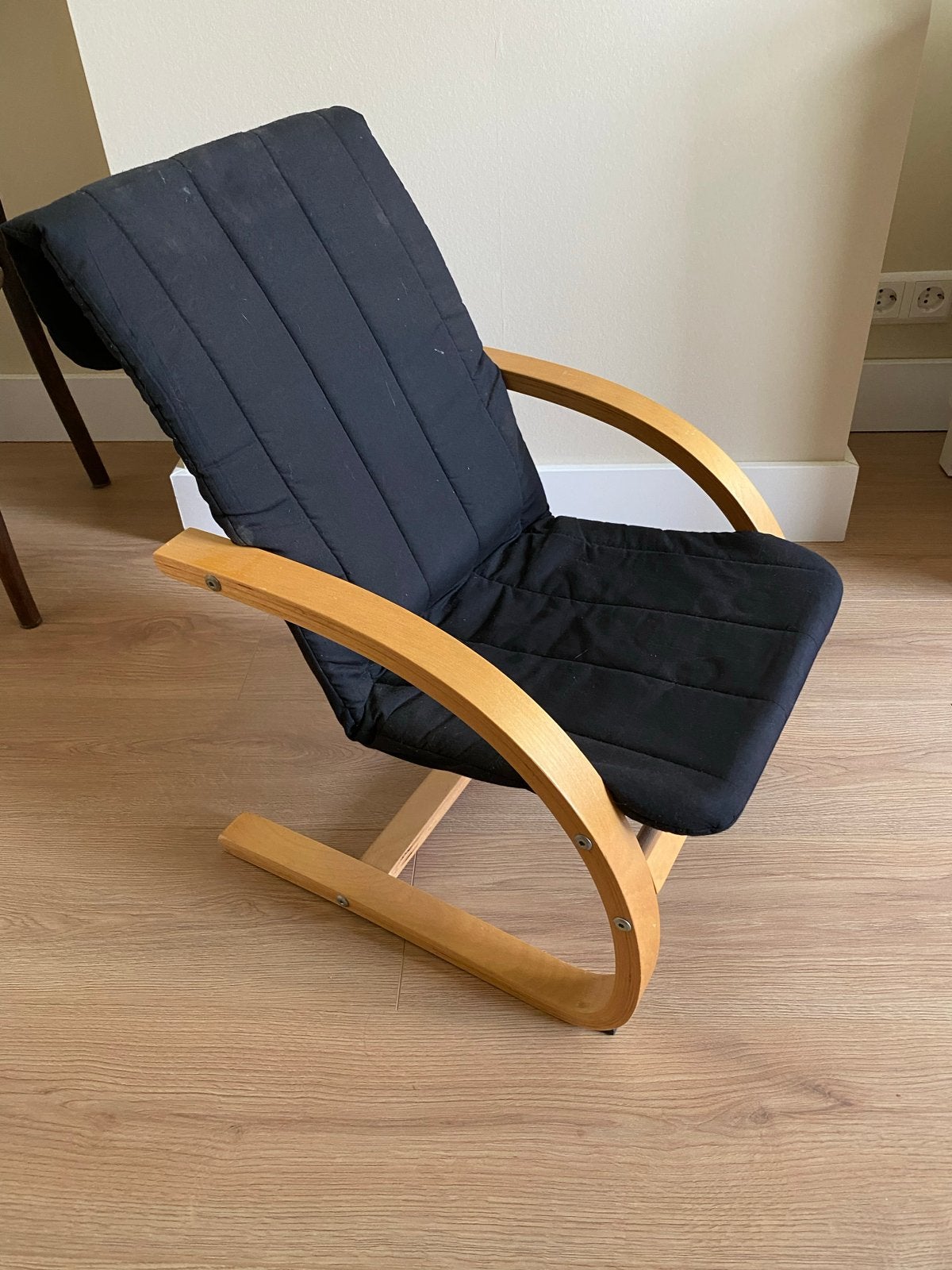 Comfortabele schommelstoel met zwart kussen, Ophalen, Gebruikt, Zwart, Eén