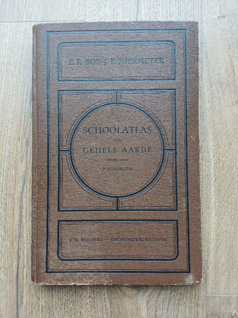 Schoolatlas Der Gehele aarde, Boeken, Atlassen en Landkaarten, Gelezen, Overige atlassen, Ophalen of Verzenden, 1800 tot 2000