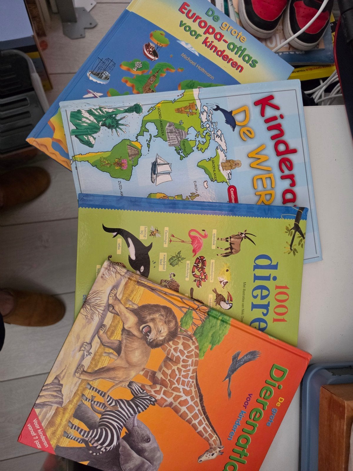 Kinderboeken: Atlas en Dierenencyclopedie, Boeken, Ophalen of Verzenden, Zo goed als nieuw