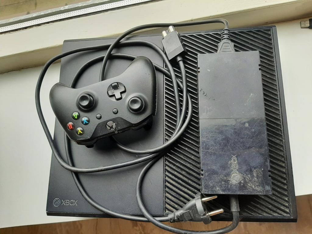 Xbox One met controller, Spelcomputers en Games, Spelcomputers | Xbox One, Xbox One, Ophalen of Verzenden, Met 1 controller, 500 GB