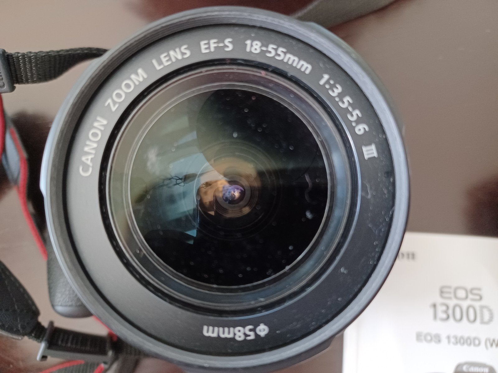Canon EOS 1300D Spiegelreflexcamera met 2 lenzen, Gebruikt, Canon, Lensdop, Ophalen of Verzenden