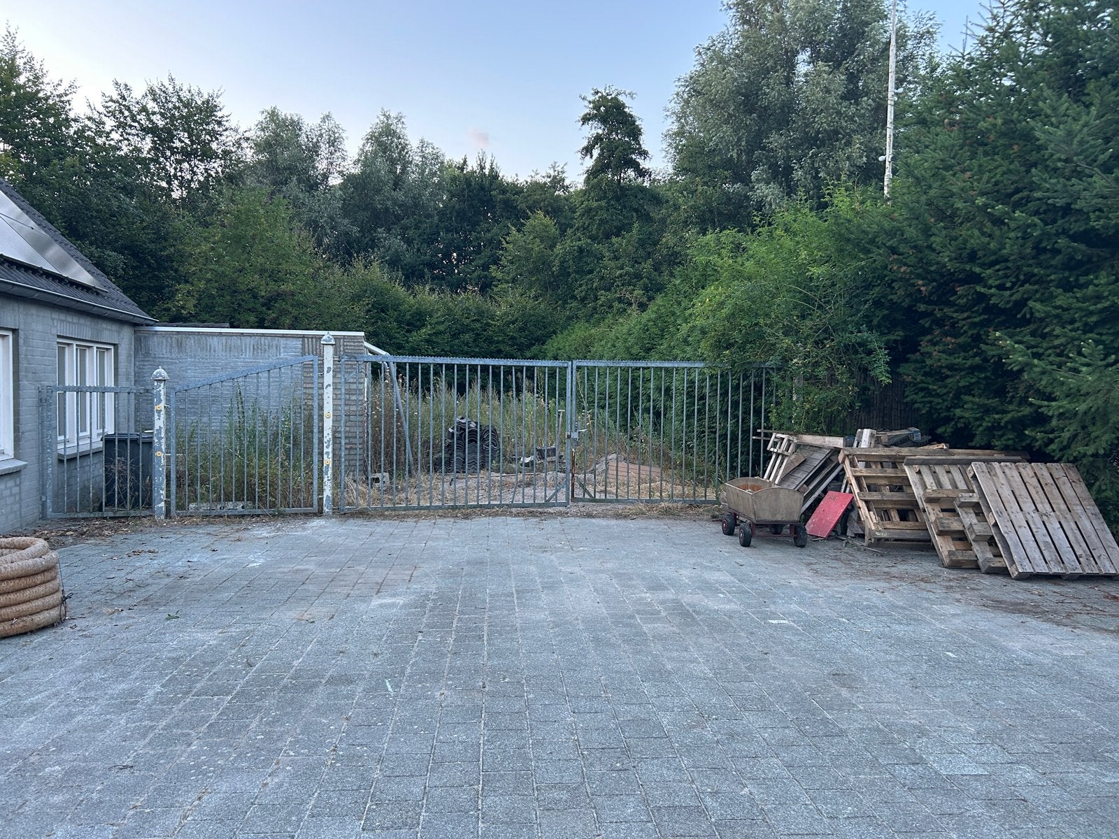 Gegalvaniseerd Groot Spijlenhekwerk met Poorten en Loopdeur, Ophalen, Met poort, Gebruikt, Spijlenhekwerk
