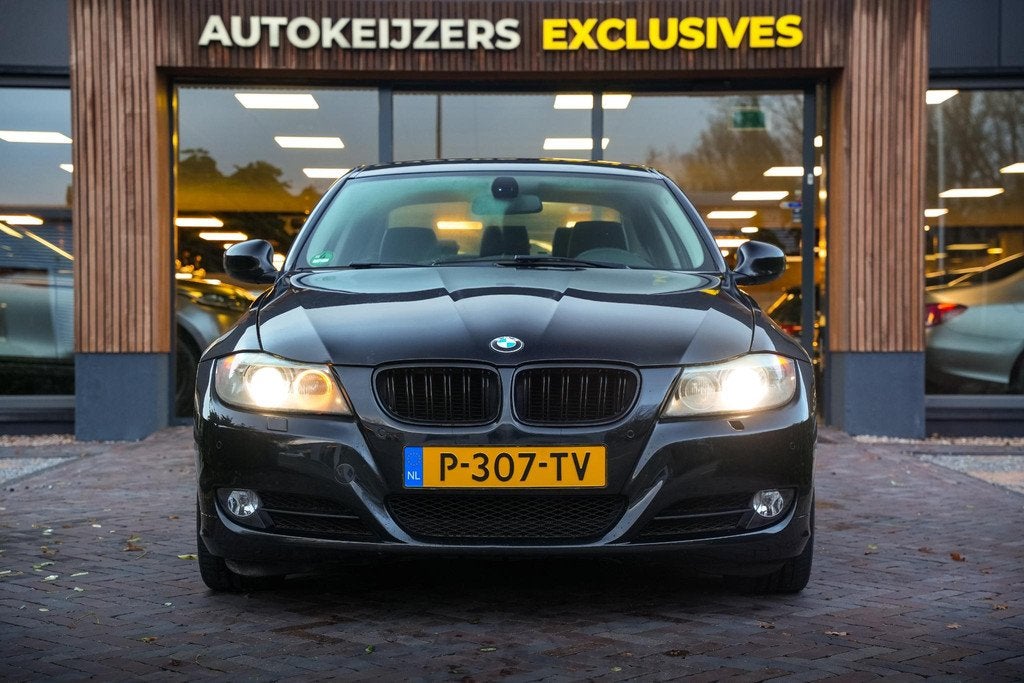 BMW 3-serie 320i Business Line Clima Navi PDC Automaat! Leer, Automaat, Euro 5, 4 cilinders, Zwart