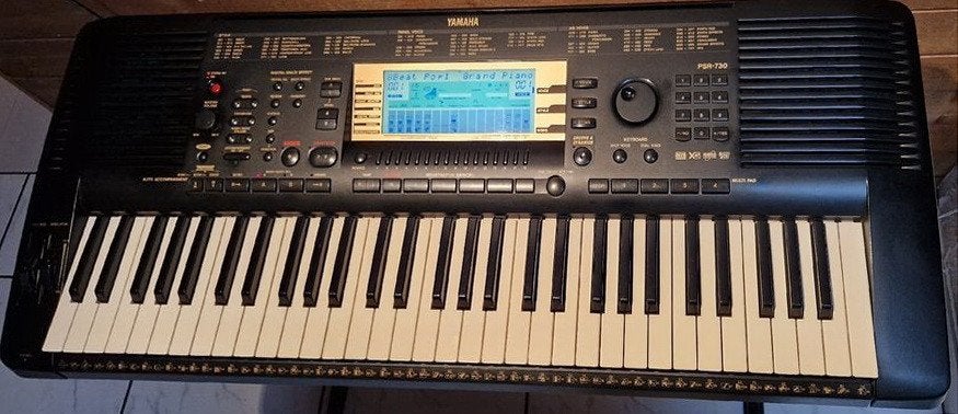 Yamaha PSR-730, Ophalen, Yamaha, Aanslaggevoelig, 61 toetsen