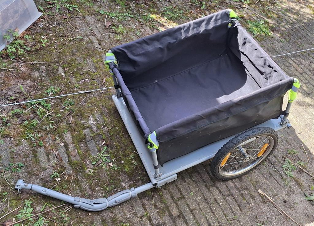 Stevig en opvouwbaar kar / aanhanger voor fiets of brommer, Fietsen en Brommers, Fietsaccessoires | Aanhangers en Karren, Ophalen