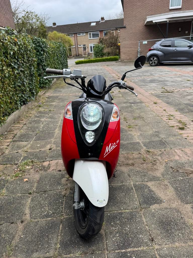 Sym mio 50, Fietsen en Brommers, Scooters | SYM, Zo goed als nieuw, Mio, Benzine, Ophalen