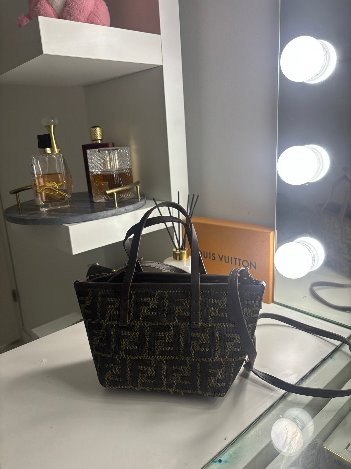 Fendi tasje - Stijlvol en Compact, Ophalen of Verzenden, Zo goed als nieuw, Bruin, Schoudertasje