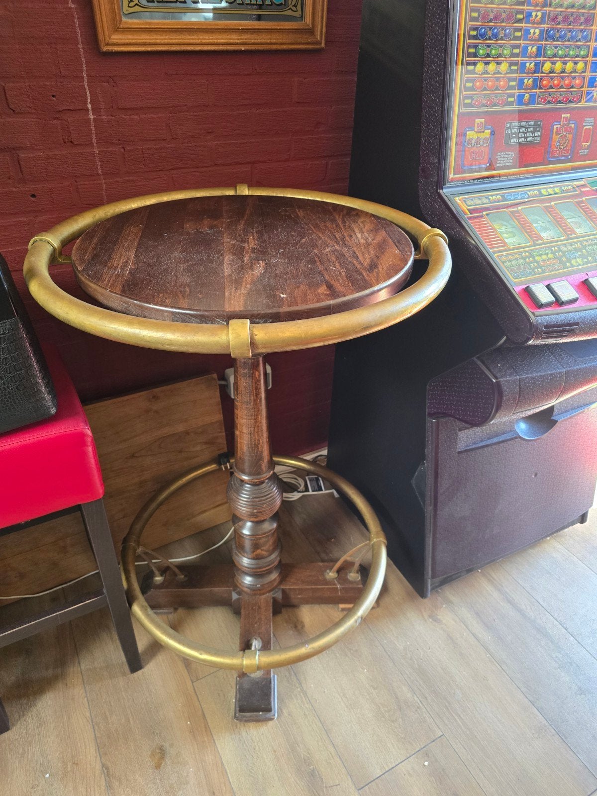 Vintage houten bistrotafel met messing details, Ophalen