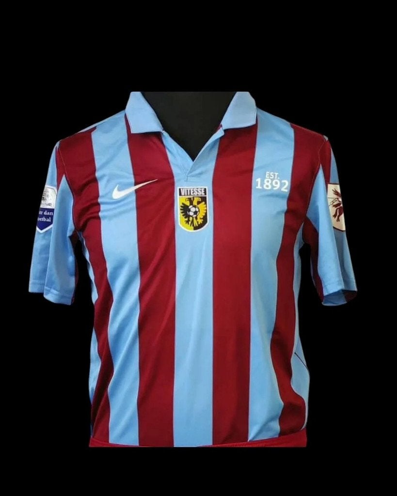 Gezocht: Vitesse Airborne shirt 2013-2014, Verzamelen, Sportartikelen en Voetbal, Ophalen of Verzenden, Gebruikt, Vitesse, Shirt