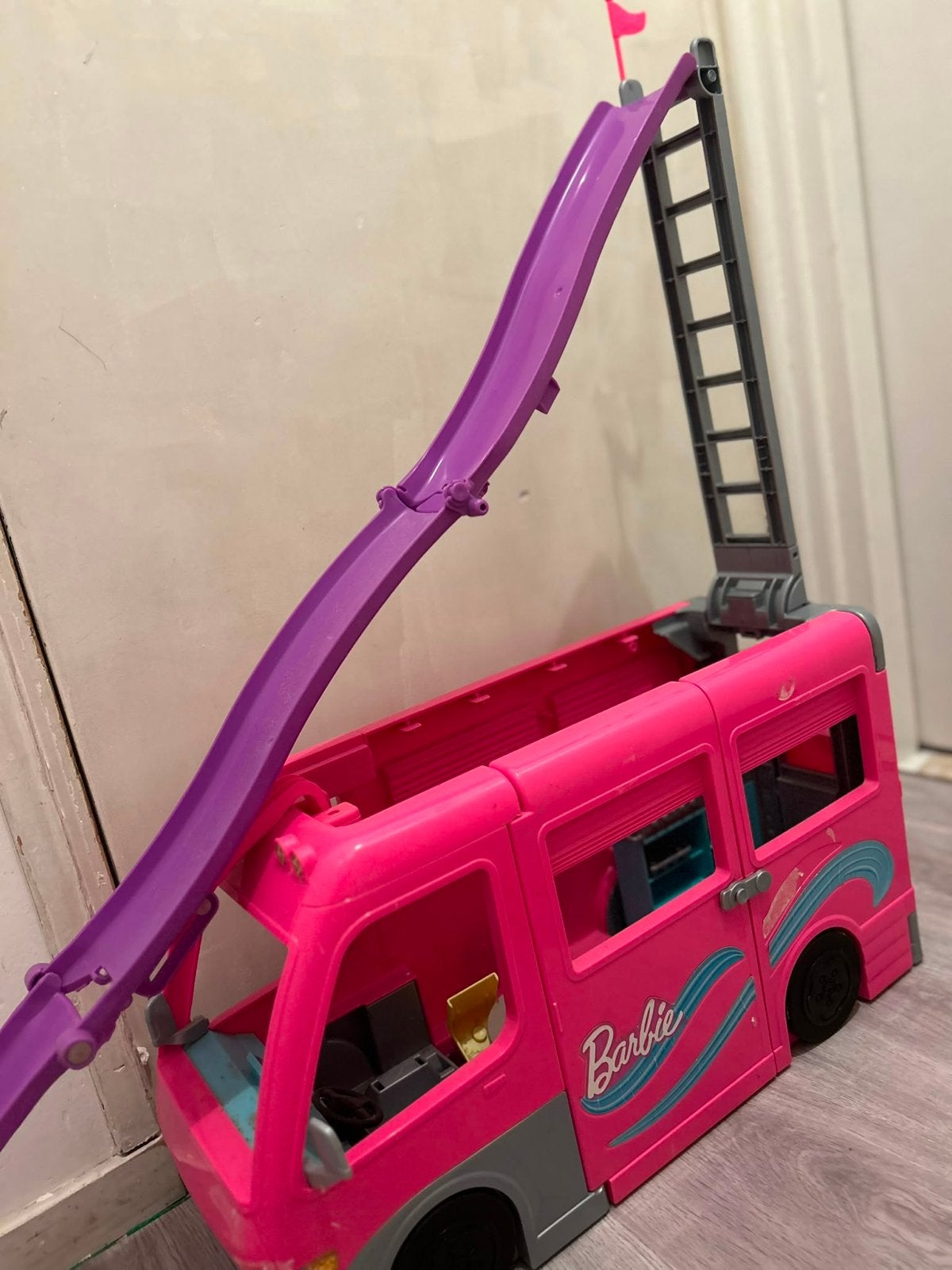 Barbie Camper met glijbaan en accessoires, Ophalen of Verzenden, Gebruikt, Meisje
