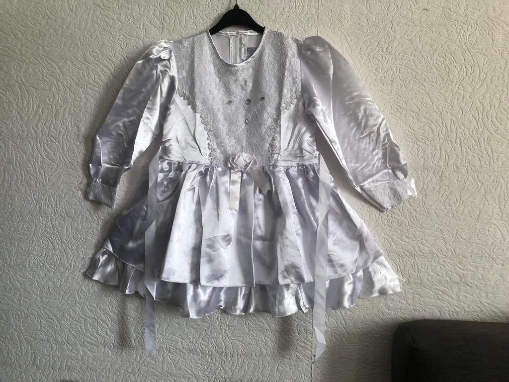 Maat 134 / 140 - witte polyester jurk met riempje, Ophalen of Verzenden, Zo goed als nieuw, Meisje, Jurk of Rok