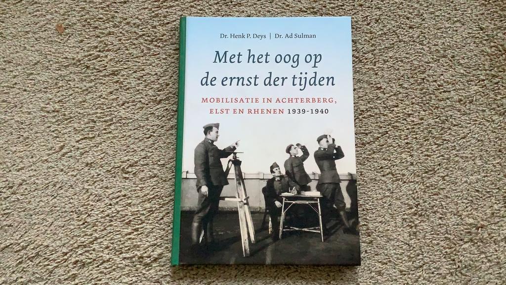 Met het oog op de ernst der tijden. Achterberg, Elst, Rhenen, Boeken, Tweede Wereldoorlog, Henk P. Deys; Ad Sulman, Ophalen of Verzenden