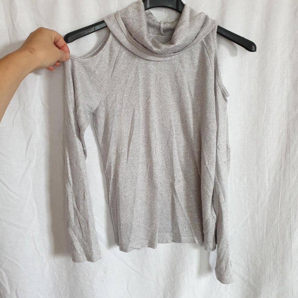 Gaaf shirt, zilver glitter. Blote schouder. mt 146/152, Meisje, ., Ophalen of Verzenden, Zo goed als nieuw