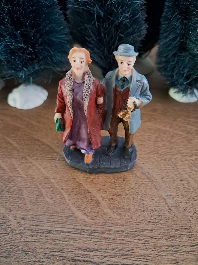 Lemax man en vrouw wandelen, Ophalen