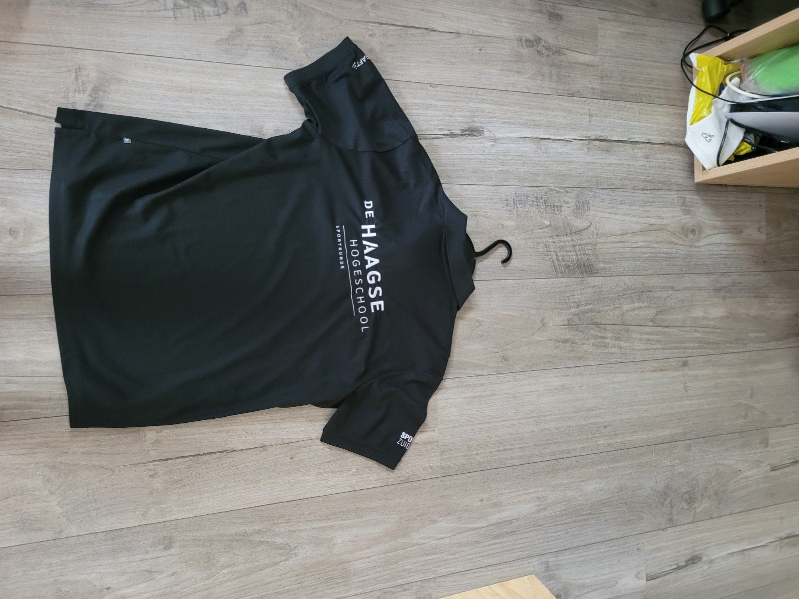 zwarte polo voor hbo opleiding sportkunde, Ophalen, Maat 52/54 (L), Zwart, Nieuw