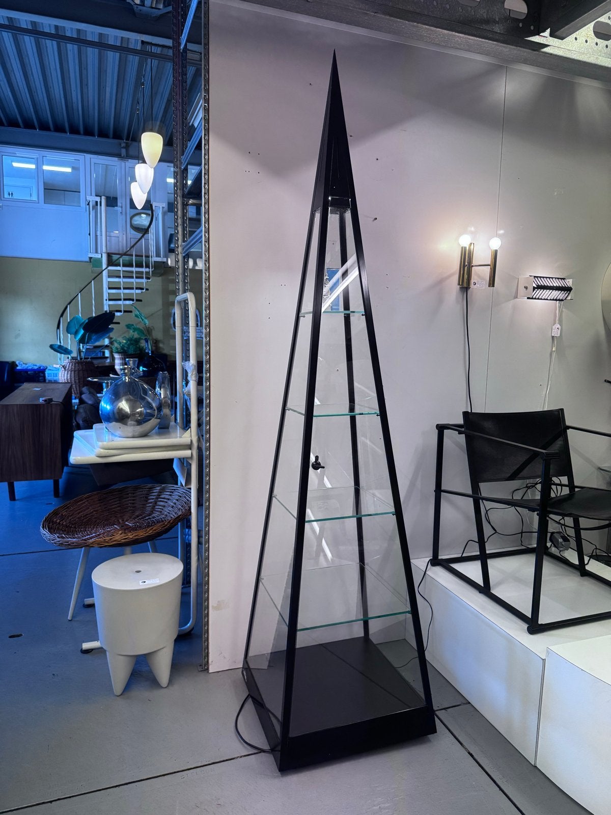 Vintage Piramide Vitrinekast ‘80s, Huis en Inrichting, Kasten | Vitrinekasten, Ophalen, Gebruikt, 200 cm of meer, 50 tot 100 cm