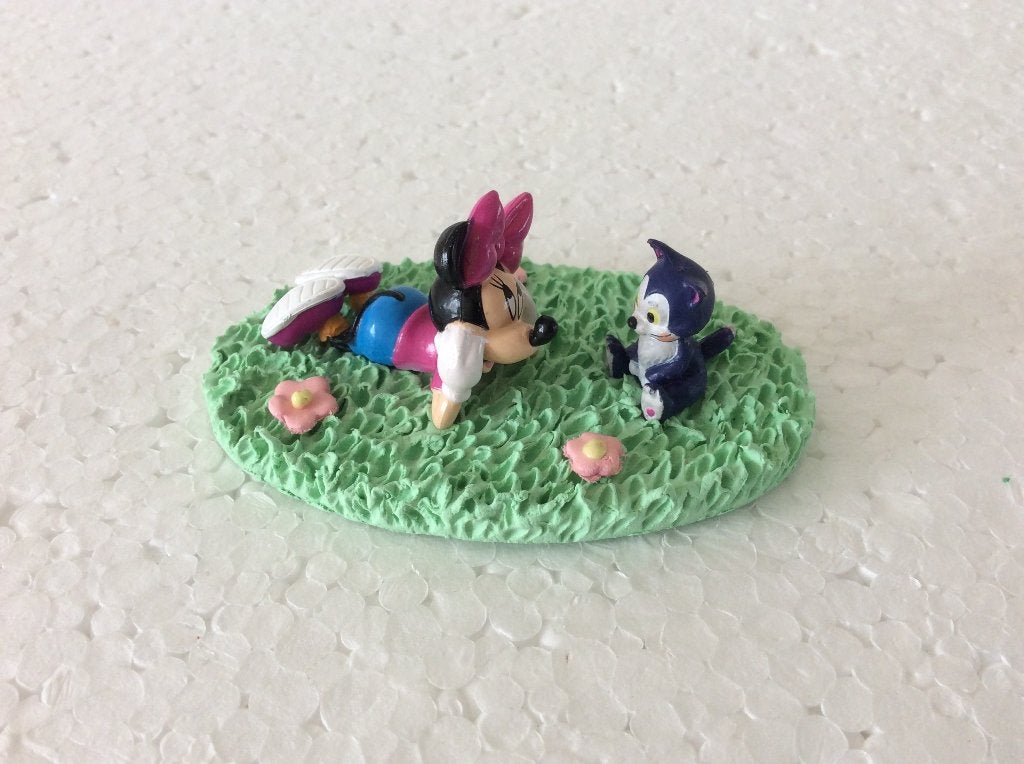 Disney Minnie mouse - mini beeldje, Verzamelen, Disney, Ophalen of Verzenden, Mickey Mouse, Zo goed als nieuw, Beeldje of Figuurtje