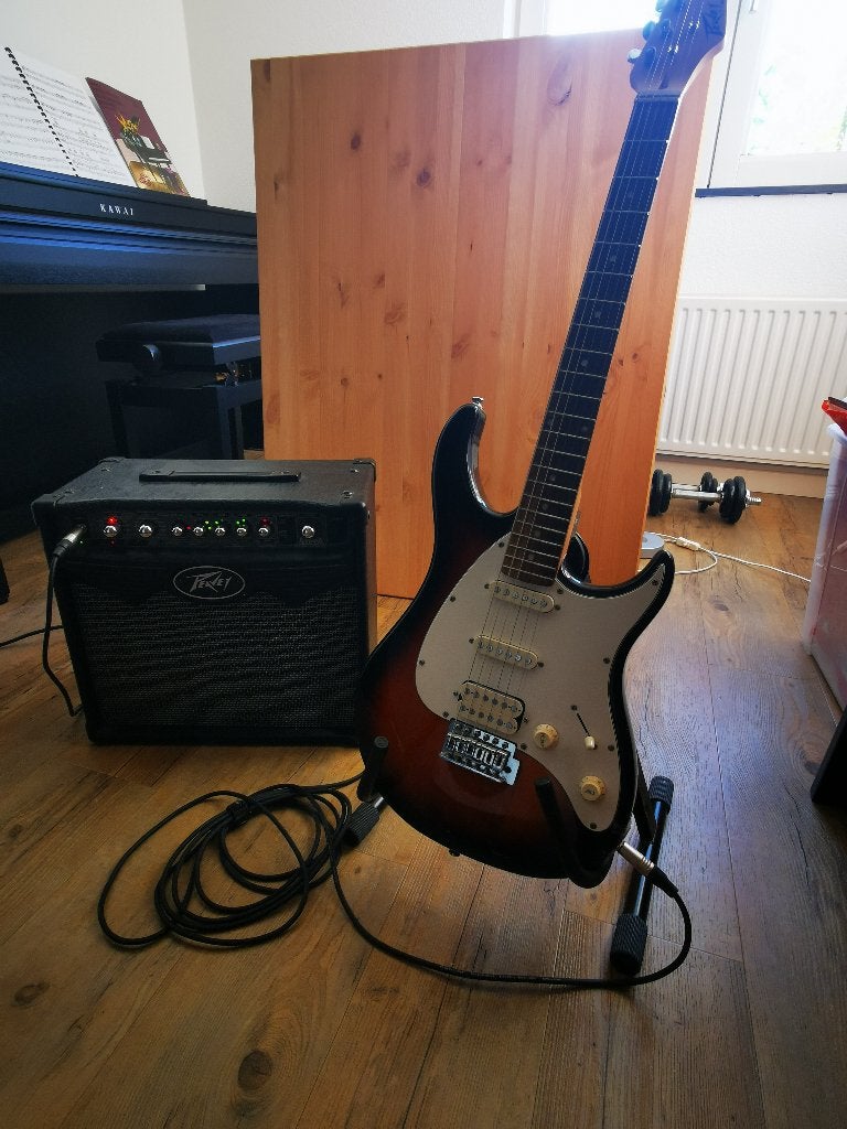Peavy Stratocaster + Peavy versterker, Ophalen, Gebruikt, Basgitaar, Minder dan 50 watt