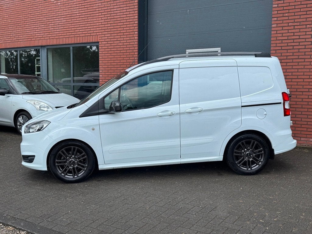 Ford Transit Courier 1.5 TDCI Sport Airco Cruise Navi Camera, Voorwielaandrijving, Gebruikt, Euro 6, Leder en Stof