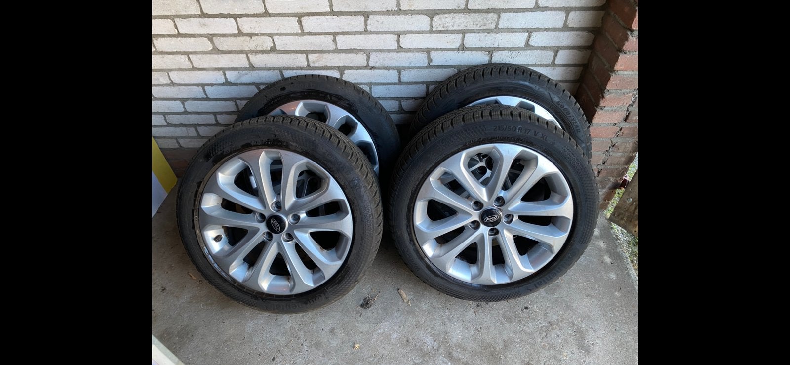 Winterbanden op originele 17” lichtmetalen Ford-velgen, Ophalen, 215 mm, Banden en Velgen, 17 inch