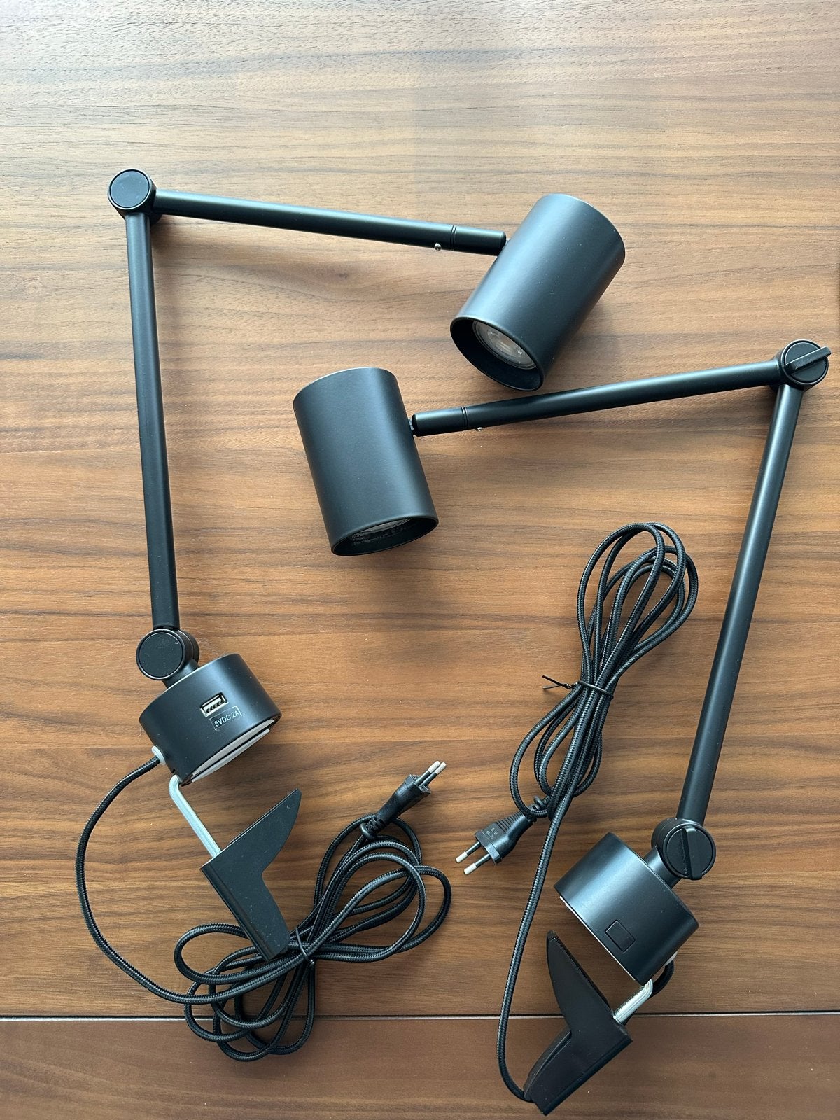 Twee IKEA LED Klemspots met USB, Metaal, Zwart, USB-aansluiting, Zo goed als nieuw