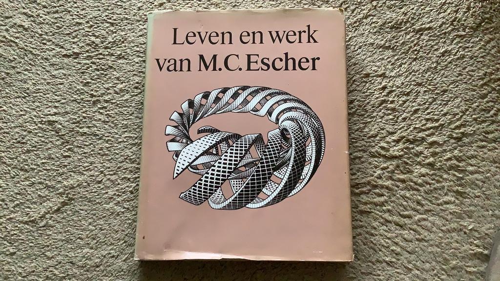 Leven en werk van M.C. Escher., Boeken, Kunst en Cultuur | Beeldend, Ophalen of Verzenden, Zo goed als nieuw, Grafische vormgeving
