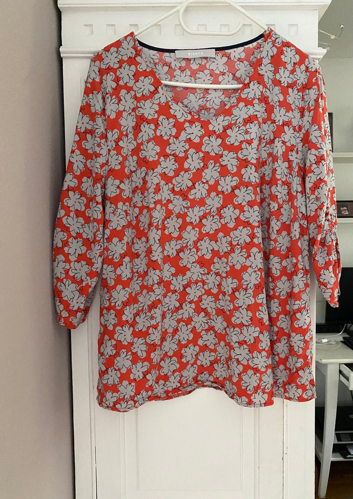 Oranje blouse met grijze bloemen, leuk mouwtje., Kleding | Dames, Blouses en Tunieken, Ophalen of Verzenden, Gedragen, Maat 38/40 (M)