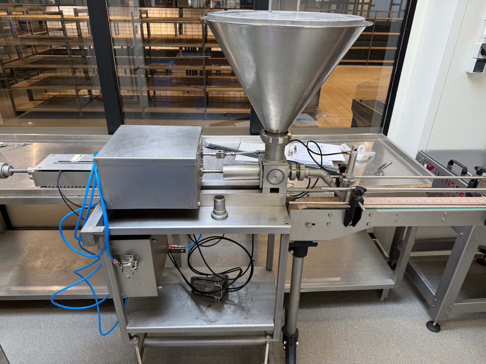Afvulmachine met potten sluiter gebruikt voor mayonaise, Ophalen, Zo goed als nieuw