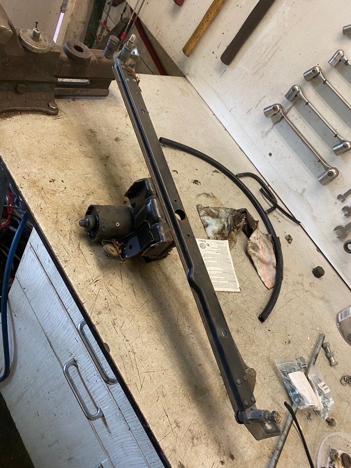 Ruitenwisser mechanische met motor audi 100 typ44 c3, Ophalen, Audi
