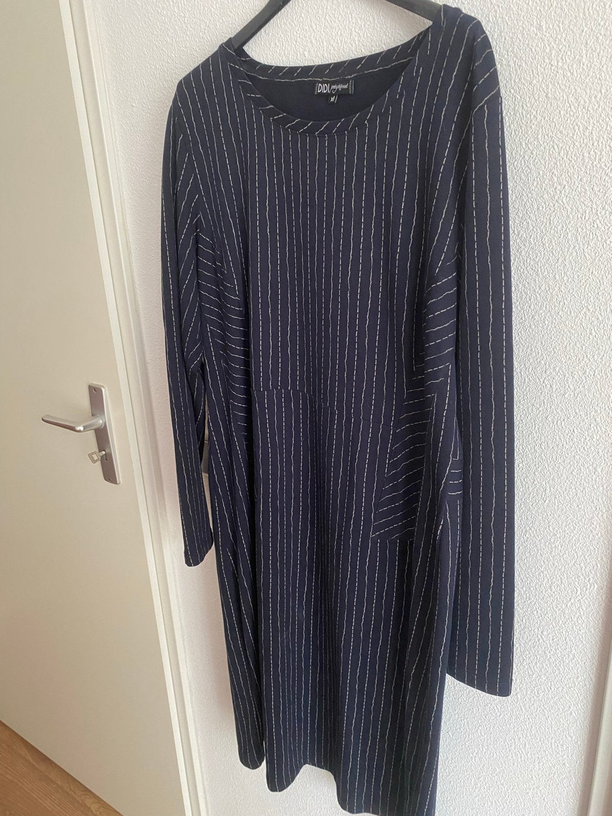 Leuke donkerblauwe jurk van DiDi maat XL, Kleding | Dames, Ophalen of Verzenden, Zo goed als nieuw, Maat 46/48 (XL) of groter