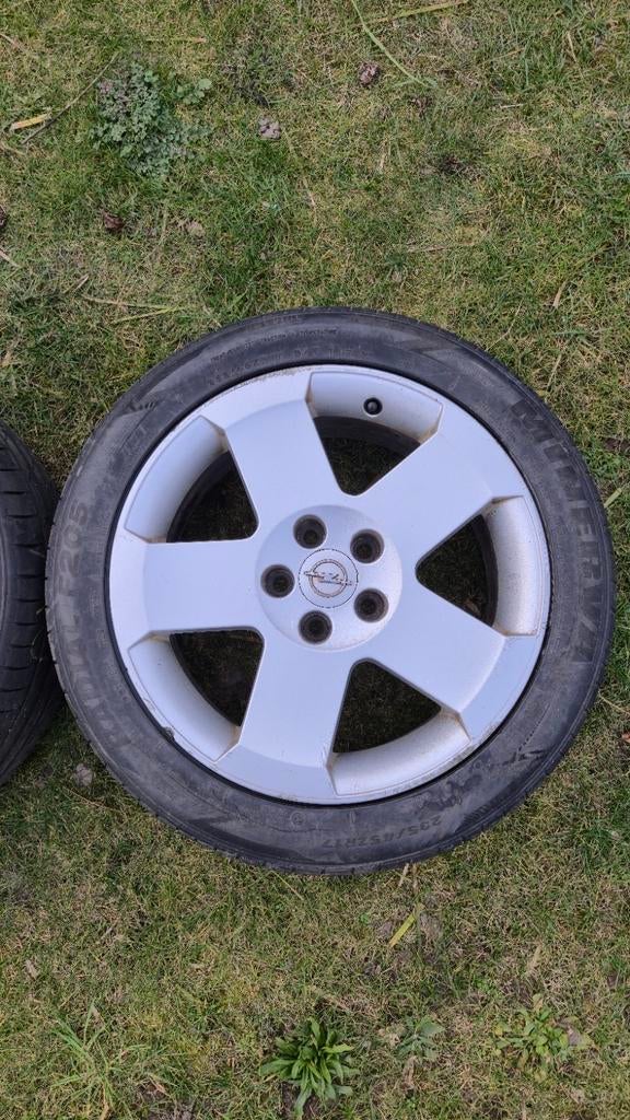 Opel Omega 17 inch velgen met banden 235/45R17, Ophalen, Gebruikt