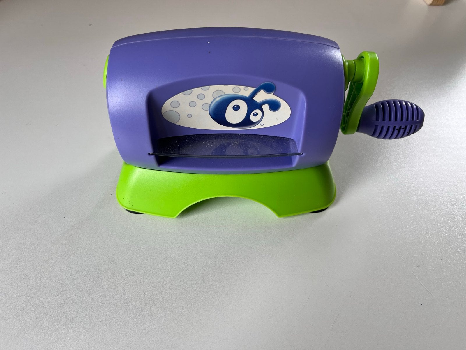 Cuttlebug Kids stansmachine met stansen en platen, Gebruikt, Meerkleurig, Ophalen of Verzenden, Kunststof