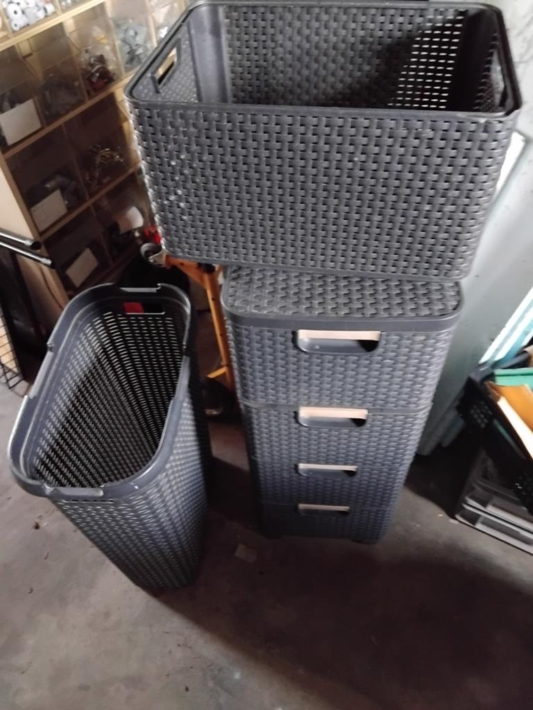 BADKAMER ACCERSOIRES, Ophalen, (Half)hoge kast, Minder dan 50 cm, Zo goed als nieuw