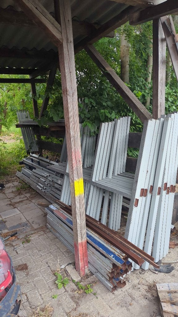 Stalen frames / kokers – gecoat constructiestaal, Ophalen